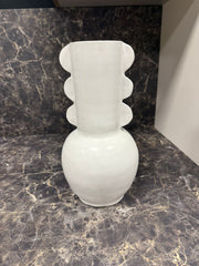 Vase sculptural blanc mat – Collection contemporaine