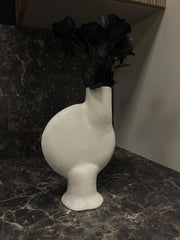 Vase sculptural sur pied